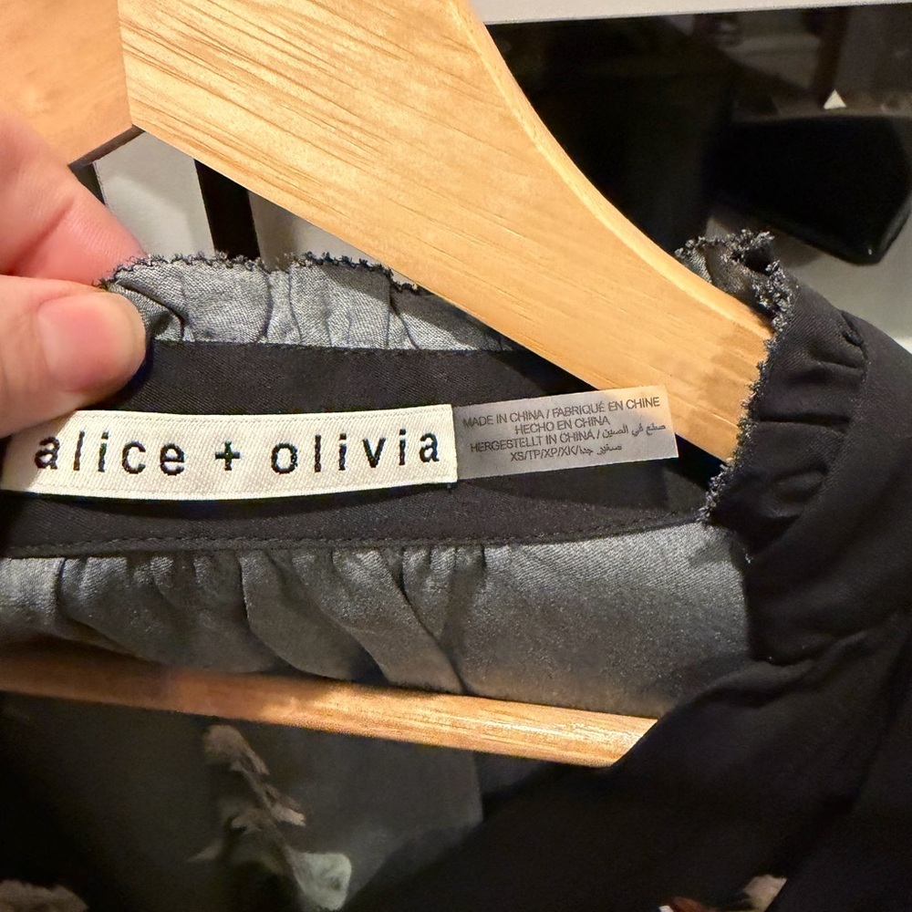 Alice + Olivia Ilan Pleated Floral Print Blouse - Picture 5 of 7